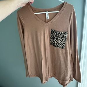 Comfy V-Neck Long Sleeve Tunic Shirt with Cheetah Pocket